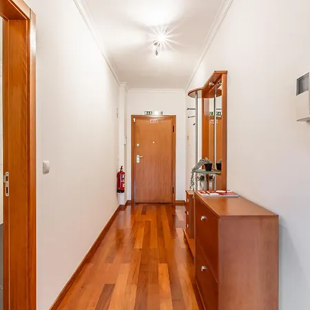 Bright Modern 2br Near Cristo Rei شقة *