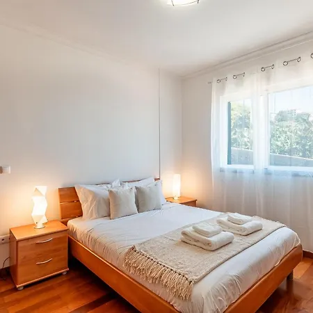 Garajau Escape Modern T2 With Balcony And Parking 아파트 카니코