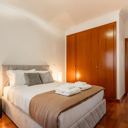 Garajau Escape Modern T2 With Balcony And Parking