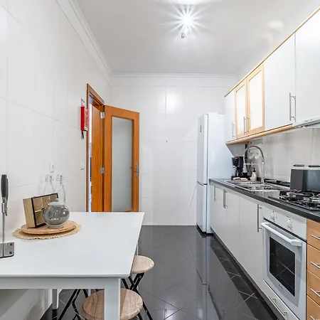 Lägenhet Bright Modern 2br Near Cristo Rei