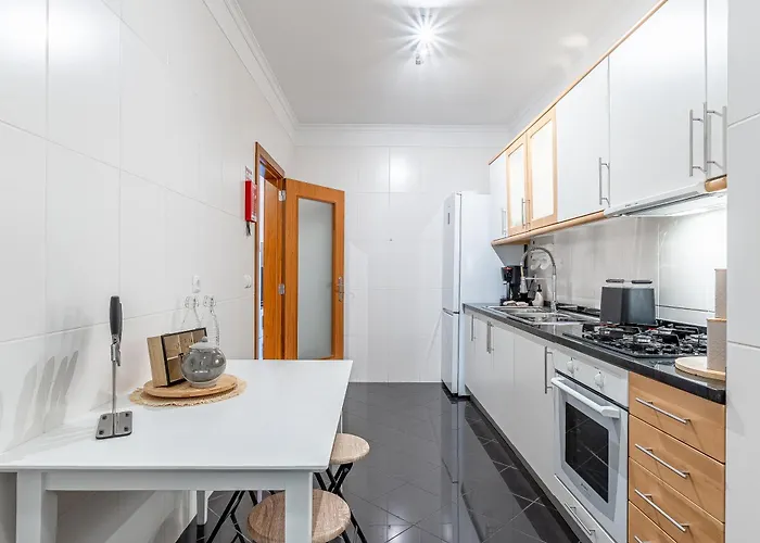 דירה Bright Modern 2br Near Cristo Rei