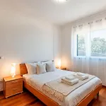 Bright Modern 2br Near Cristo Rei Apartman Caniço