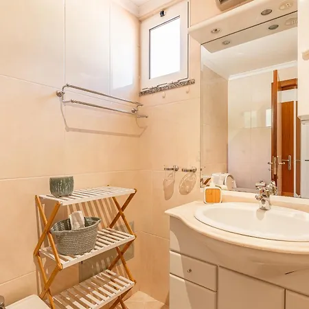 Garajau Escape Modern T2 With Balcony And Parking 公寓