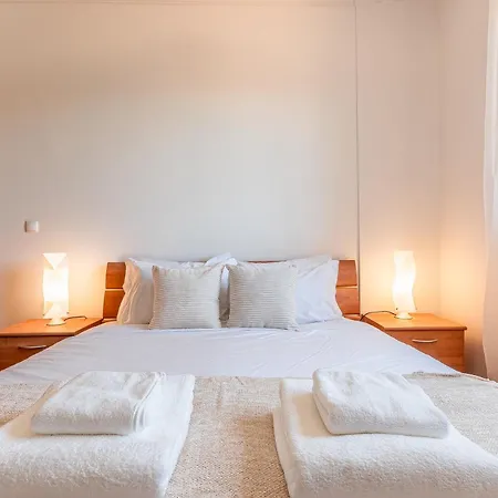 Bright Modern 2br Near Cristo Rei Apartman