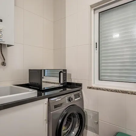 Apartment Bright Modern 2br Near Cristo Rei Canico (Madeira)