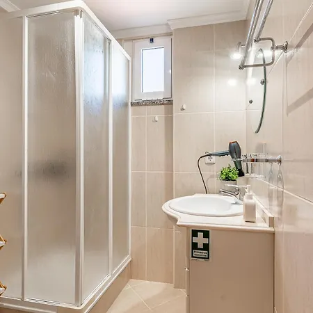 Garajau Escape Modern T2 With Balcony And Parking *
