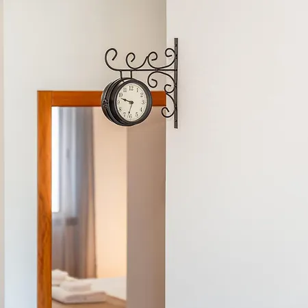 Bright Modern 2br Near Cristo Rei Canico (Madeira)