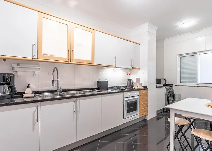 Bright Modern 2br Near Cristo Rei Appartamento Caniço